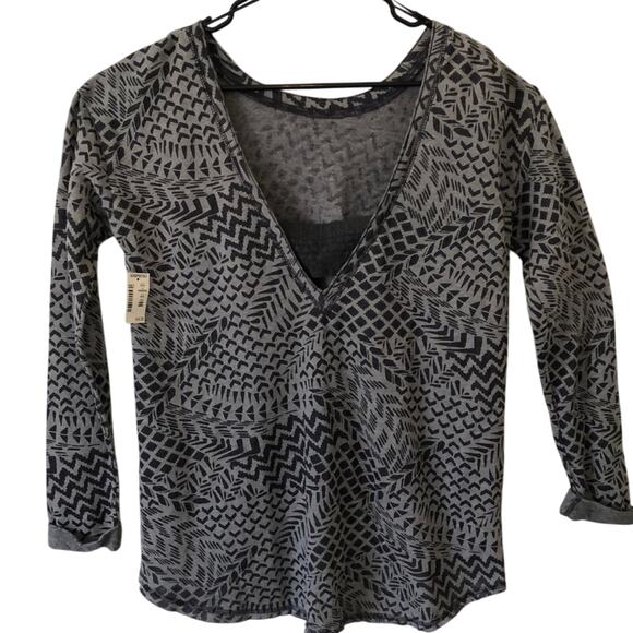 Aēropostale Thermal V-back Geometric Print Tunic Top, size M - Picture 5 of 11